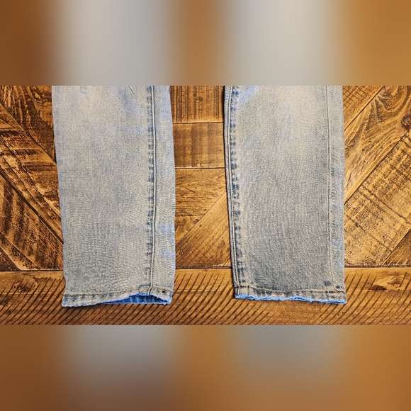 Blank NYC High Rise Tapered Leg Distressed Jeans Size 26 - Picture 3 of 12
